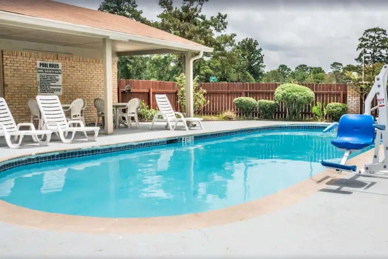 Days Inn By Wyndham Bastrop Exterior foto